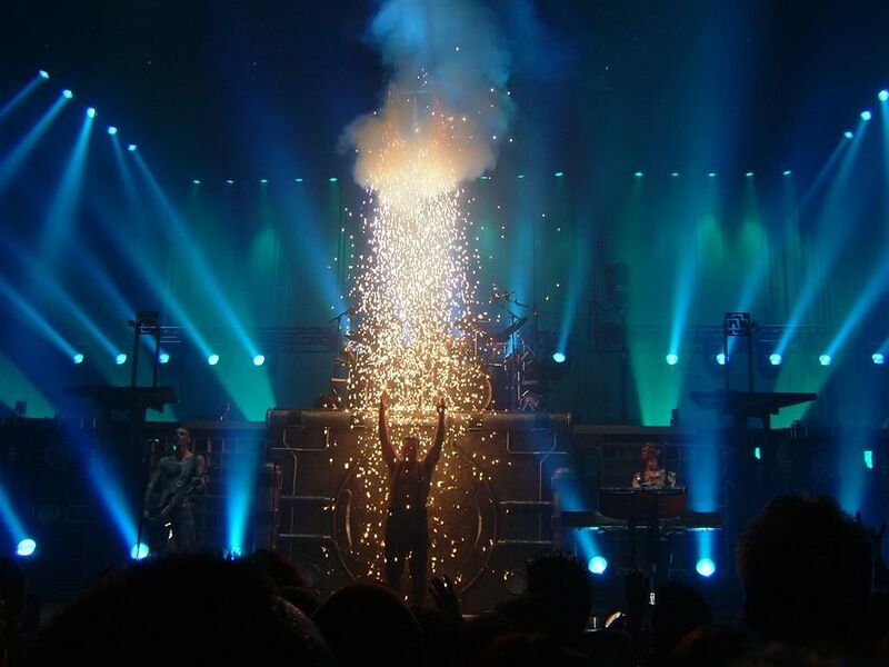 File:SparkleShower- by Asmp65.dsl.pipex .jpg